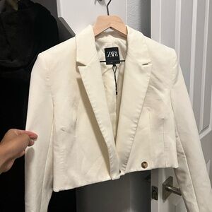 Zara Women's Off-White Cropped Blazer